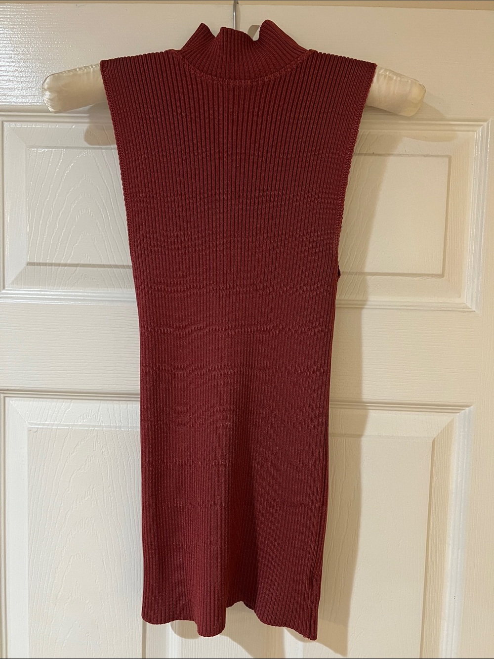 WINDSOR SLEEVELESS RIBBED KNIT TANK SIZE S